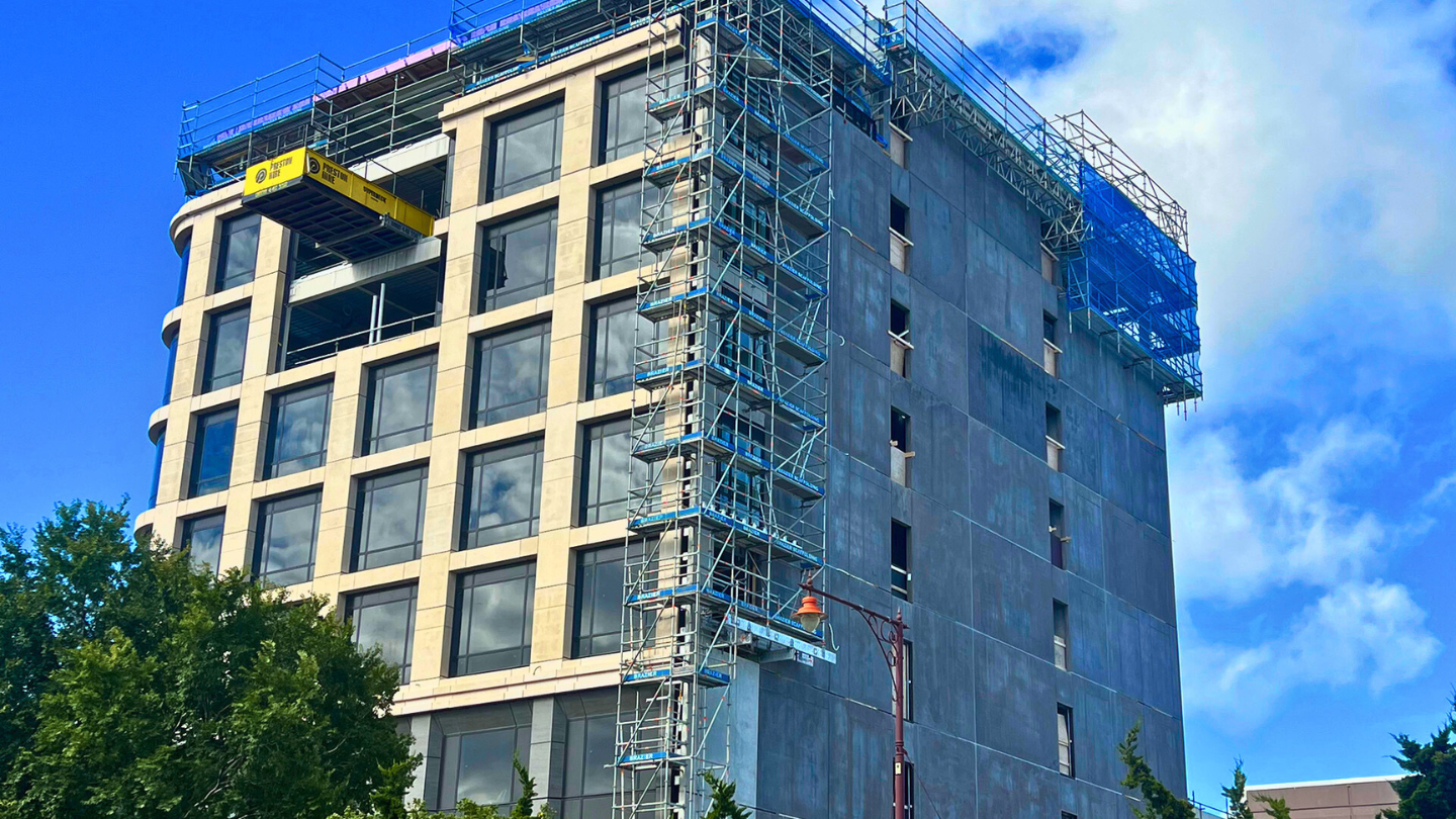 Cost-effective cantilever scaffold solution using Layher FlexBeams and Layher’s Allround Lightweight Scaffolding