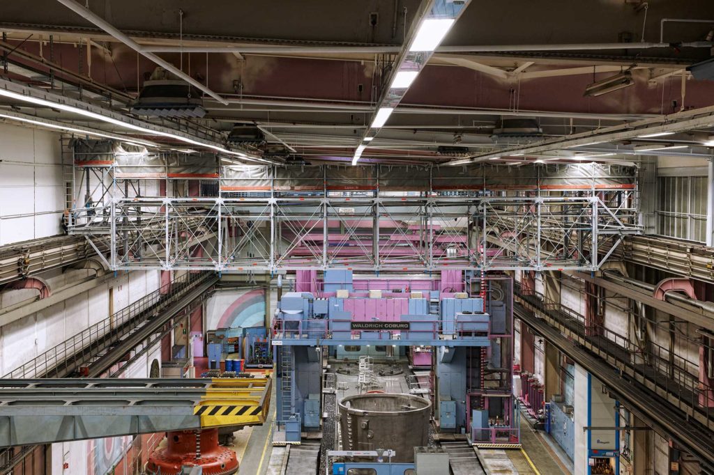 Temporary gantry in warehouse using Allround Bridging System