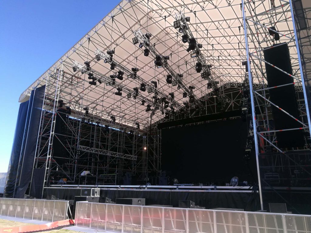 Rocket Scaffolding used Layher Keder Roof XL and Layher Event Deck Staging for this winery event